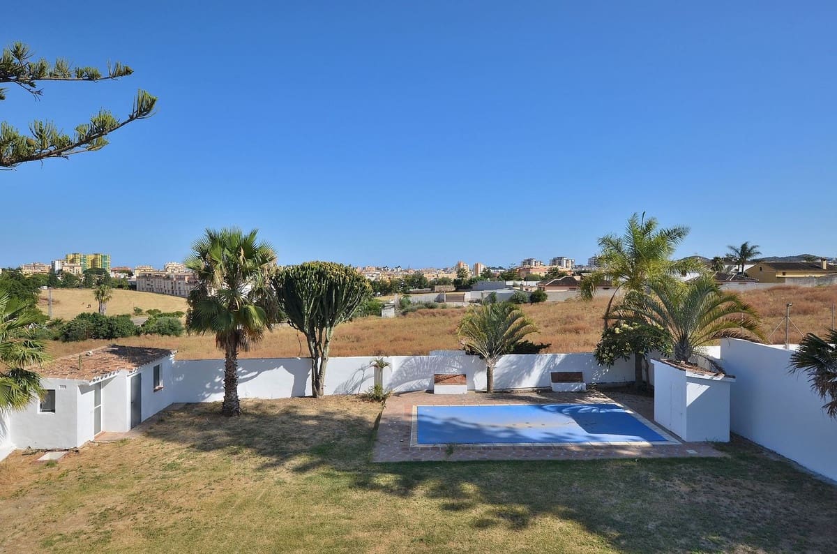 5 bedroom Villa for sale in El Coto with pool garage - € 1,295,000 (Ref: 10140800)