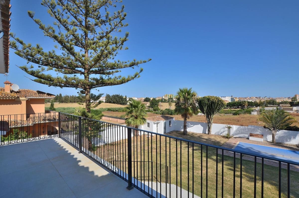 5 bedroom Villa for sale in El Coto with pool garage - € 1,295,000 (Ref: 10140800)