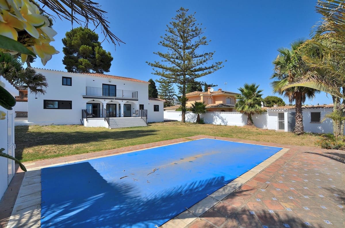 5 bedroom Villa for sale in El Coto with pool garage - € 1,295,000 (Ref: 10140800)