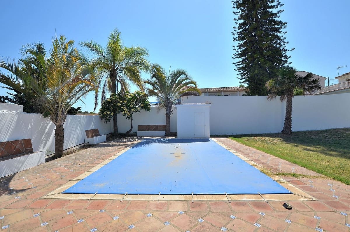 5 bedroom Villa for sale in El Coto with pool garage - € 1,295,000 (Ref: 10140800)