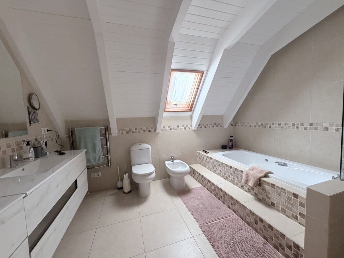 9 sypialnia Willa na sprzedaż w Mijas Costa z basenem garażem - 2 495 000 € (Ref: 10140810)