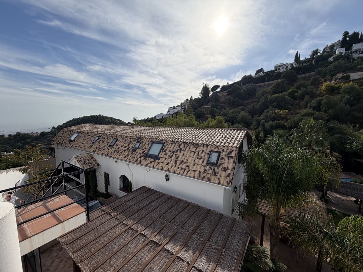 9 sypialnia Willa na sprzedaż w Mijas Costa z basenem garażem - 2 495 000 € (Ref: 10140810)