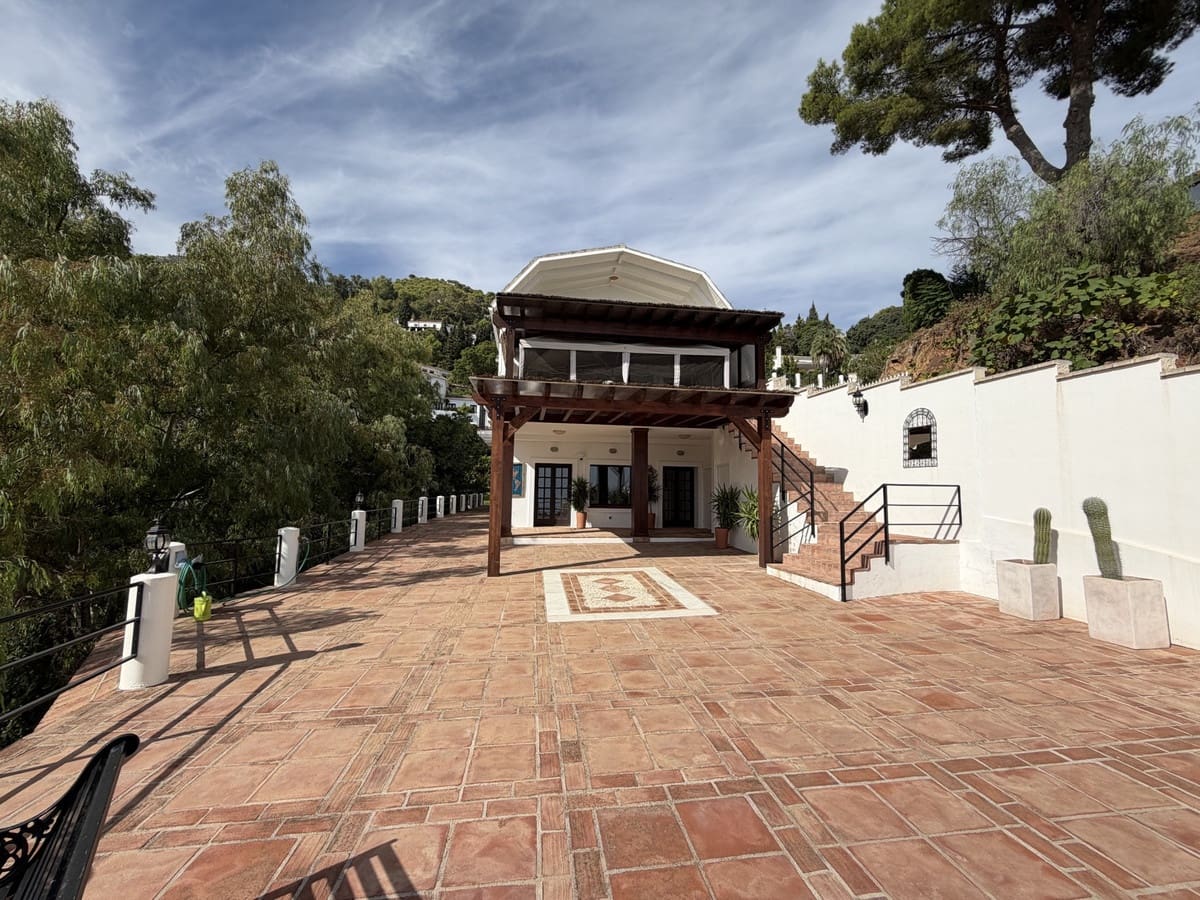 9 sypialnia Willa na sprzedaż w Mijas Costa z basenem garażem - 2 495 000 € (Ref: 10140810)