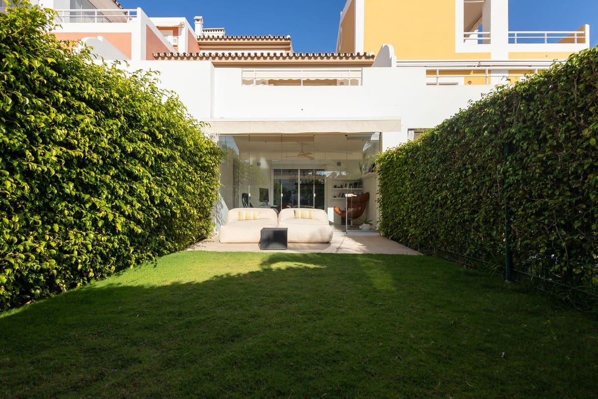 Apartamento de 2 habitaciones en El Paraiso en venta con piscina garaje - 495.000 € (Ref: 10140828)