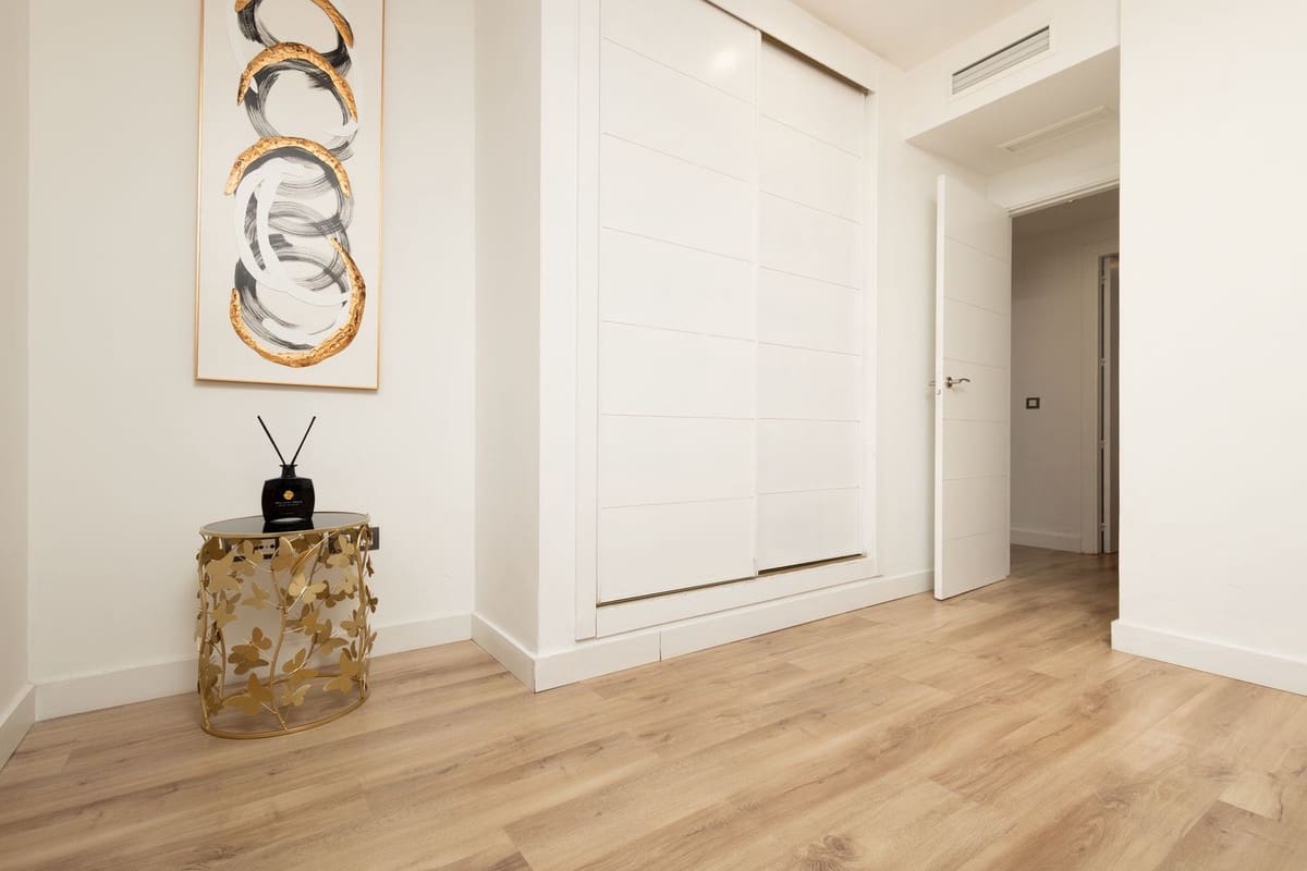 Apartamento de 2 habitaciones en El Paraiso en venta con piscina garaje - 495.000 € (Ref: 10140828)