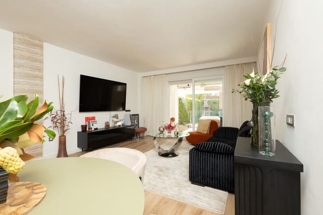 Apartamento de 2 habitaciones en El Paraiso, Estepona en venta con piscina garaje - 495.000 € (Ref: 10140828)