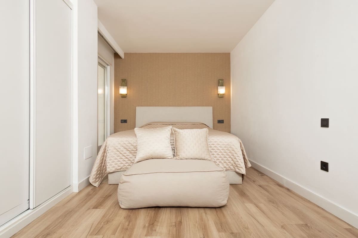 Apartamento de 2 habitaciones en El Paraiso en venta con piscina garaje - 495.000 € (Ref: 10140828)