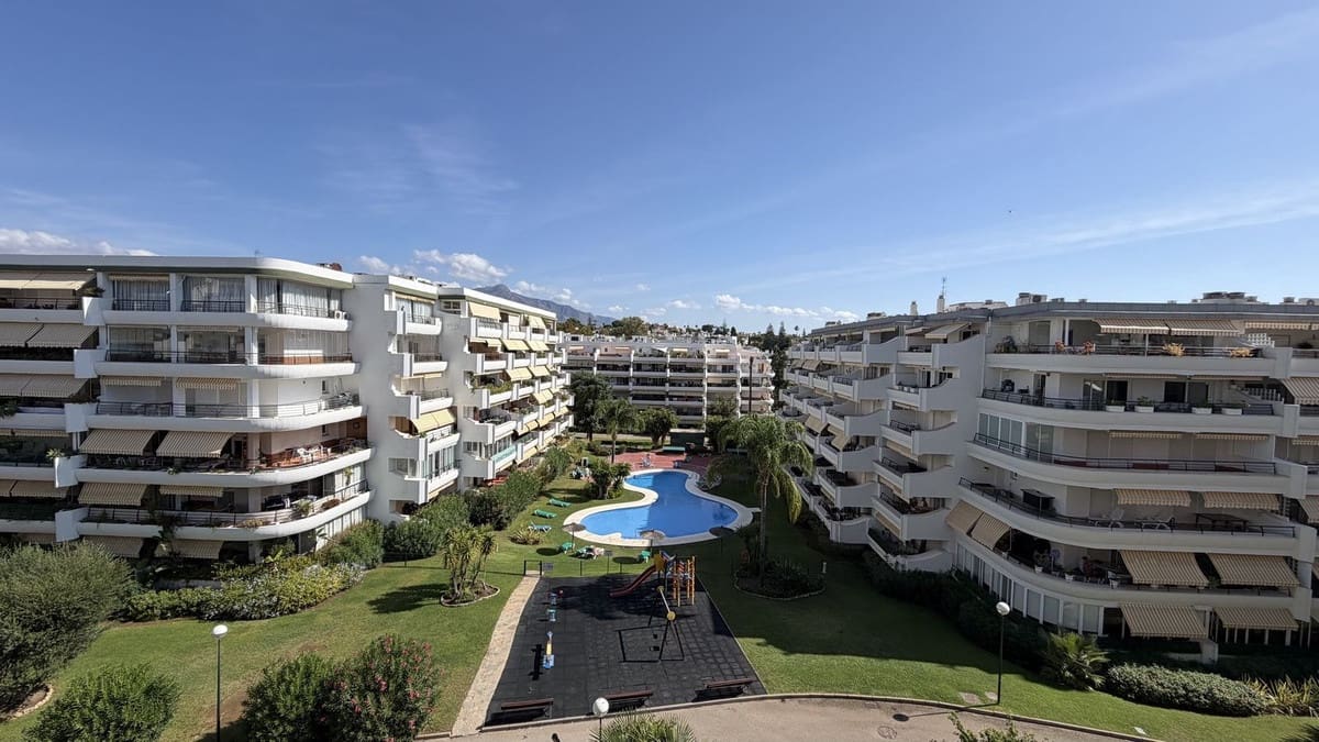 3 soverom Leilighet til salgs i Guadalmina med svømmebasseng garasje - € 498 000 (Ref: 10140831)