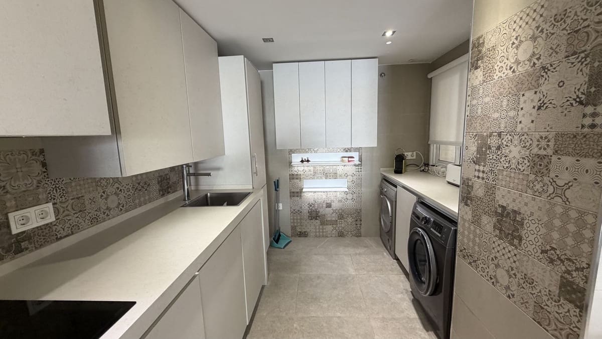 3 soverom Leilighet til salgs i Guadalmina med svømmebasseng garasje - € 498 000 (Ref: 10140831)