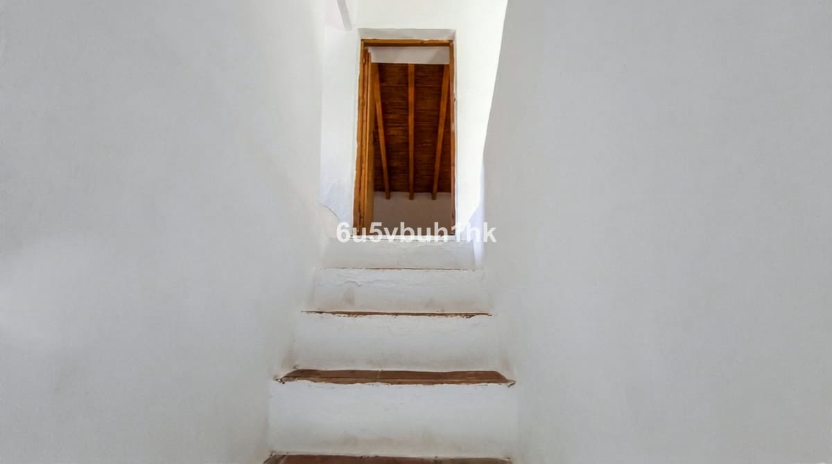 5 slaapkamer Finca/Landhuis te koop in Alora - € 170.000 (Ref: 10140899)