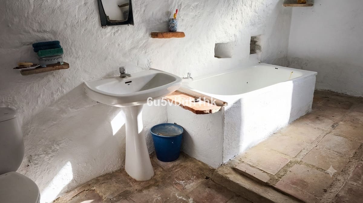 5 slaapkamer Finca/Landhuis te koop in Alora - € 170.000 (Ref: 10140899)