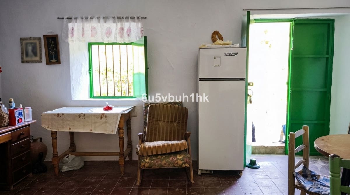 5 slaapkamer Finca/Landhuis te koop in Alora - € 170.000 (Ref: 10140899)