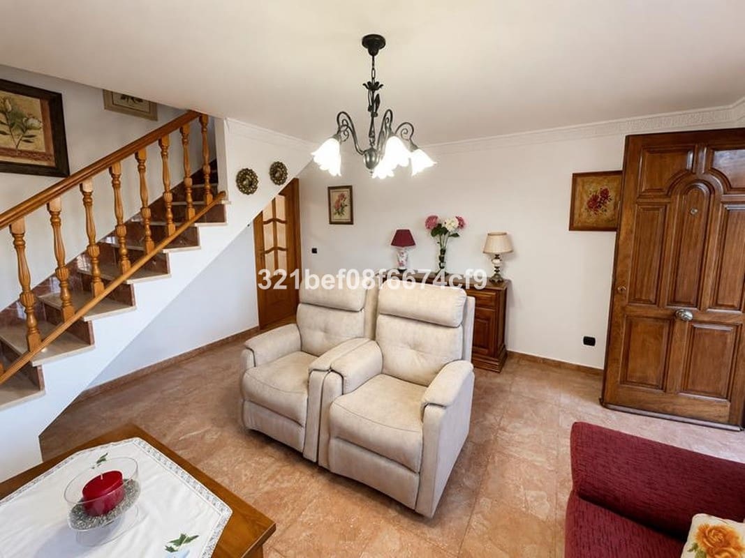 2 makuuhuone Omakotitalo myytävänä paikassa Estepona - 389 000 € (Ref: 10140925)