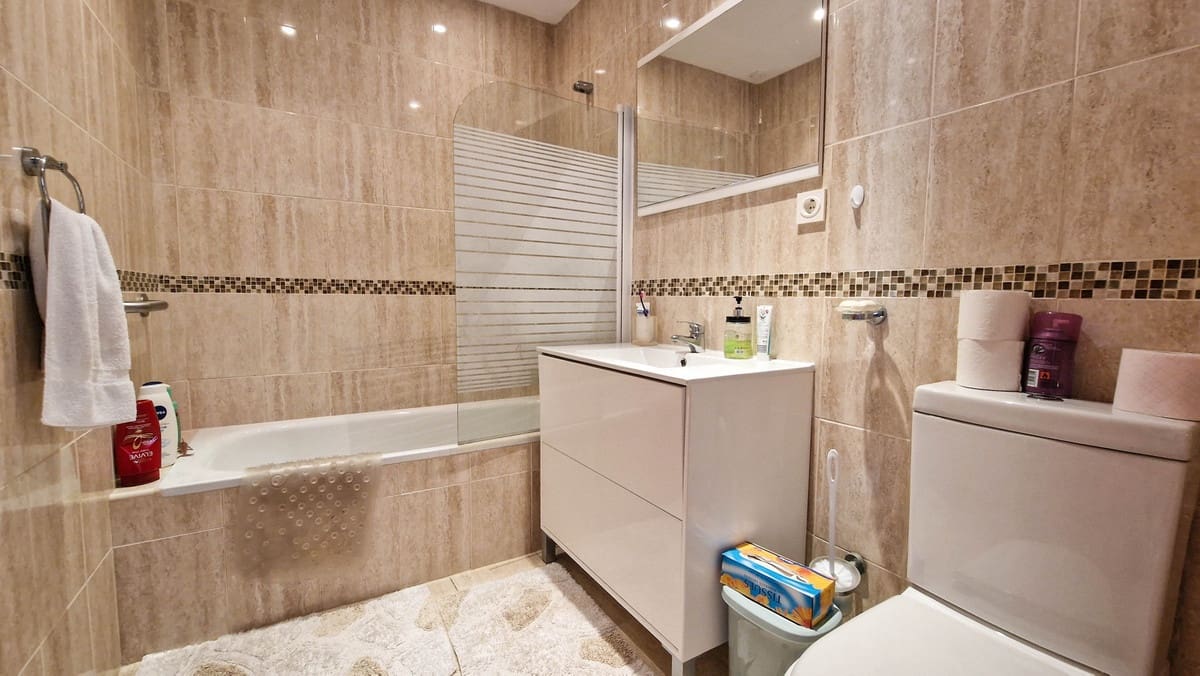 2 soverom Leilighet til salgs i Manilva med svømmebasseng garasje - € 399 000 (Ref: 10140933)