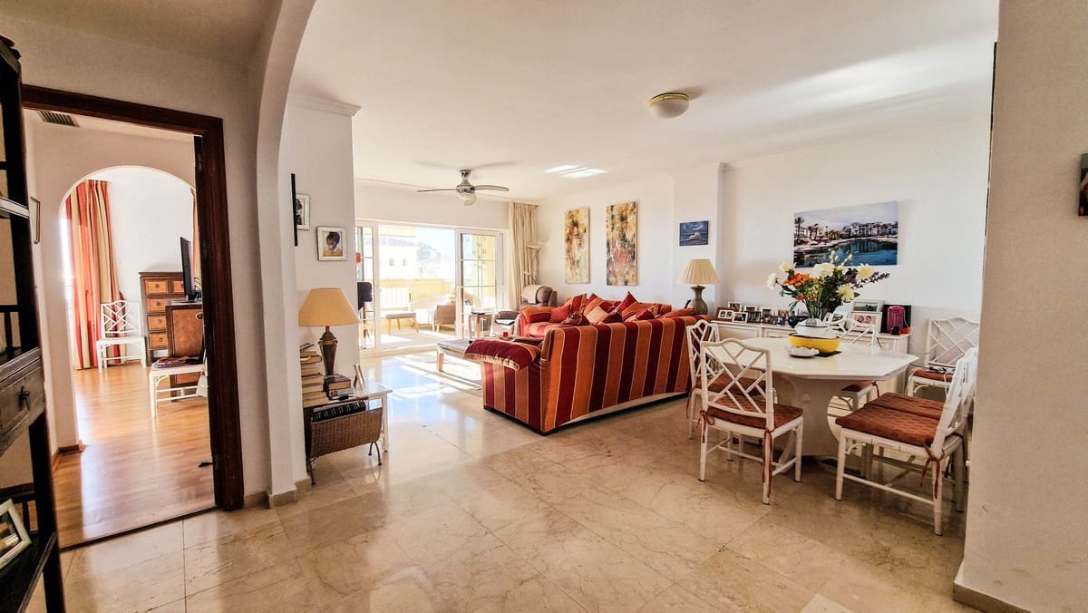 2 soverom Leilighet til salgs i Manilva med svømmebasseng garasje - € 399 000 (Ref: 10140933)