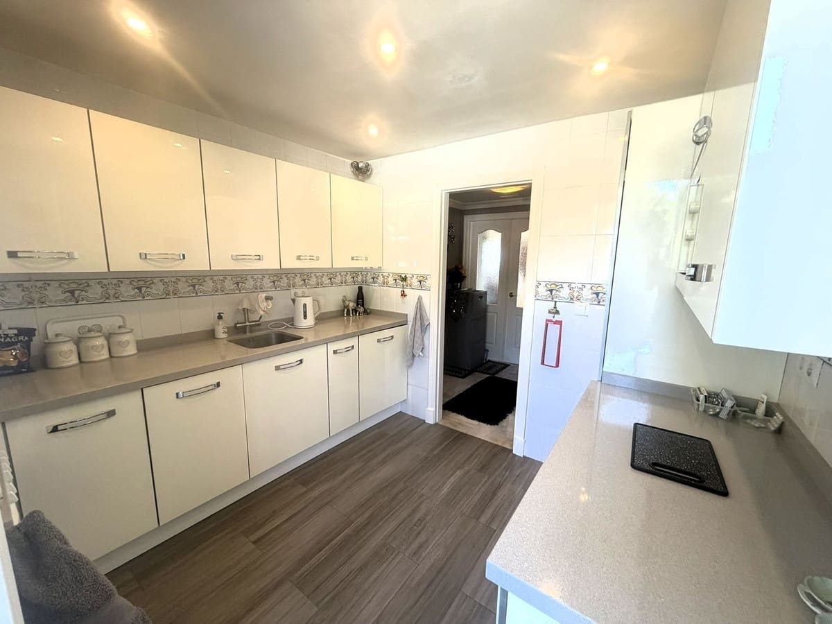 3 soverom Leilighet til salgs i El Paraiso med svømmebasseng - € 469 500 (Ref: 10140942)