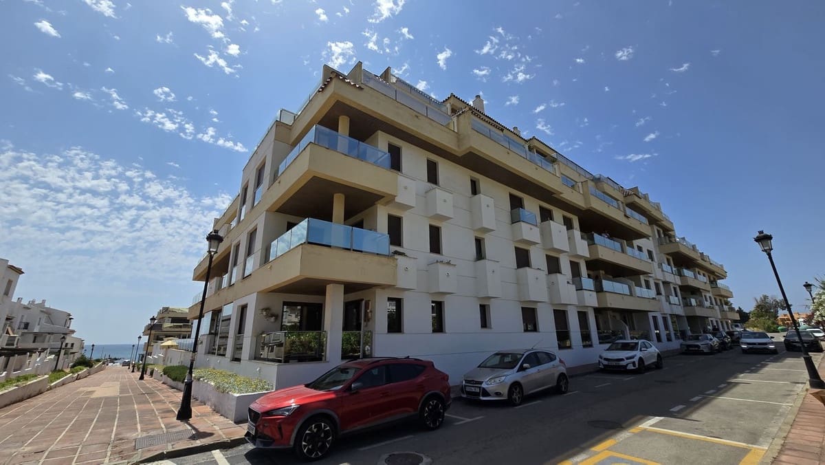 2 sovrum Lägenhet till salu i Manilva med pool garage - 429 000 € (Ref: 10140947)