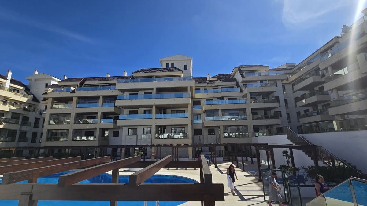 2 sovrum Lägenhet till salu i Manilva med pool garage - 429 000 € (Ref: 10140947)