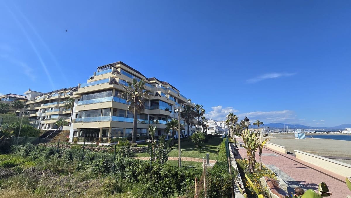 2 sovrum Lägenhet till salu i Manilva med pool garage - 429 000 € (Ref: 10140947)