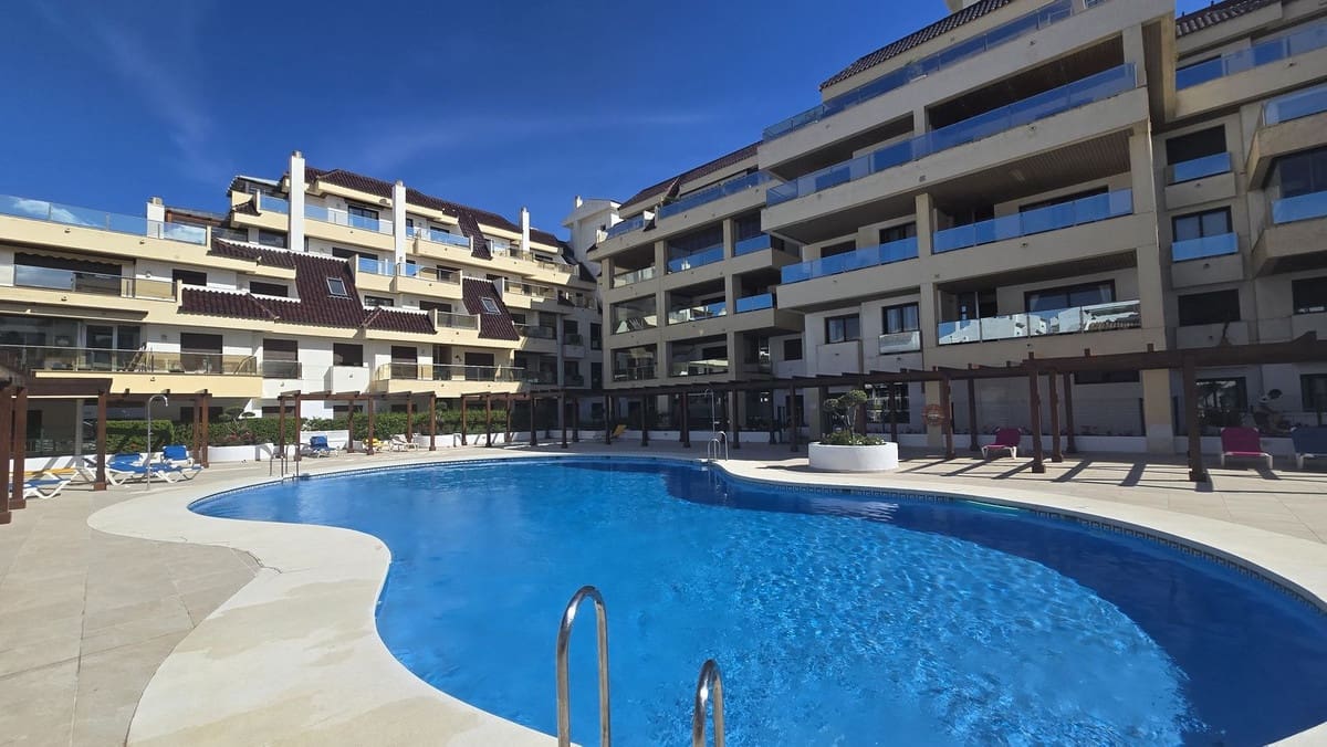 2 sovrum Lägenhet till salu i Manilva med pool garage - 429 000 € (Ref: 10140947)