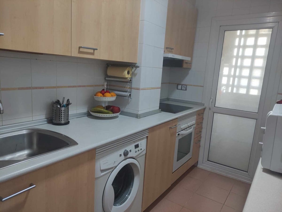 1 soverom Leilighet til salgs i Manilva med svømmebasseng garasje - € 275 000 (Ref: 10140956)