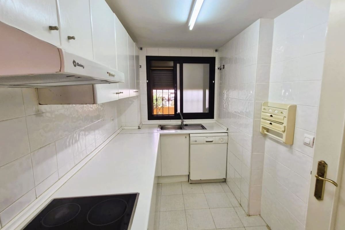 2 soveværelse Lejlighed til salg i New Golden Mile med swimmingpool garage - € 305.000 (Ref: 10140957)