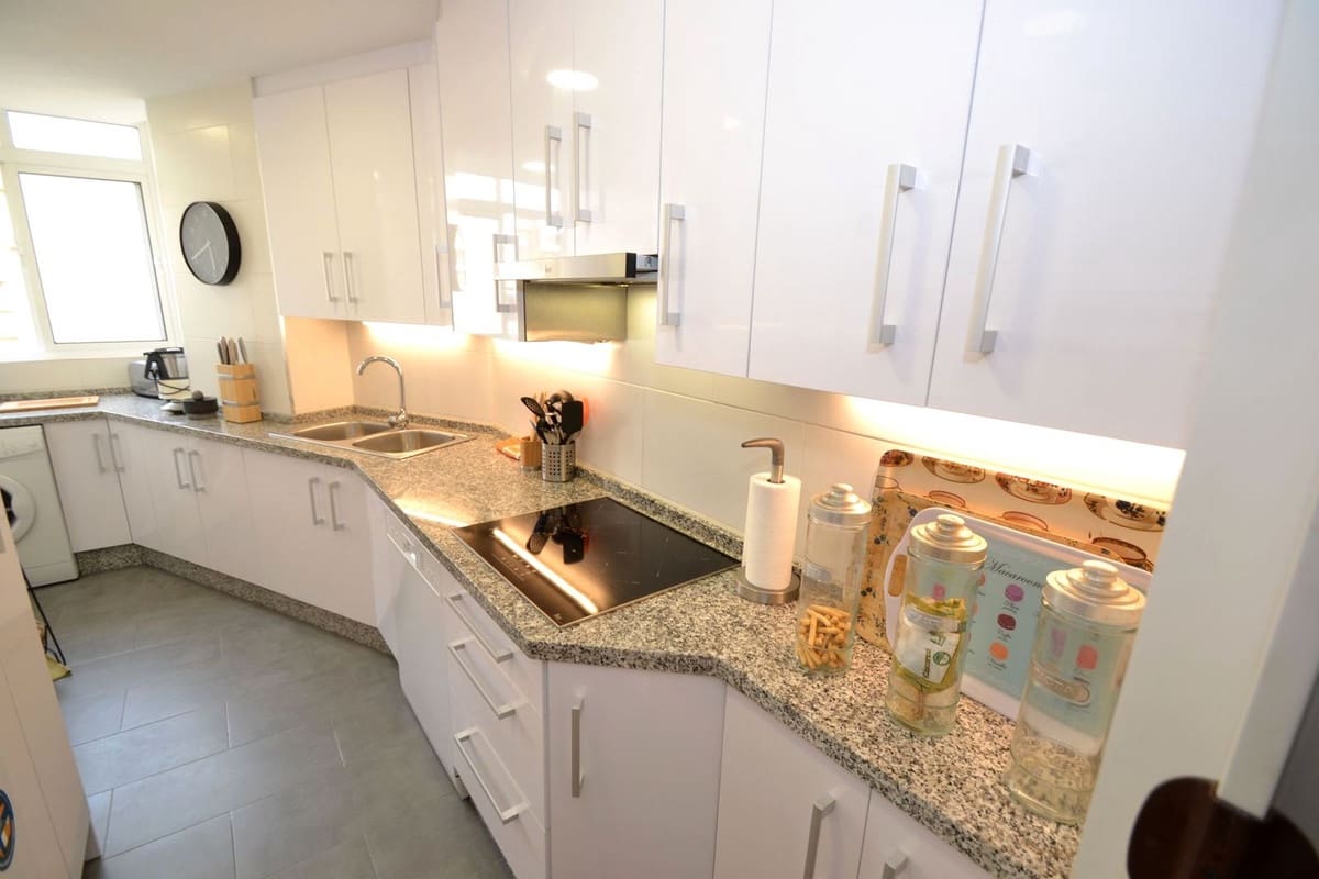 4 bedroom Apartment for sale in Torremolinos with pool garage - € 420,000 (Ref: 10140964)
