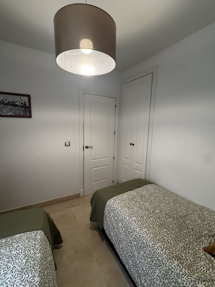 2 soverom Leilighet til salgs i Manilva med svømmebasseng garasje - € 430 000 (Ref: 10140989)