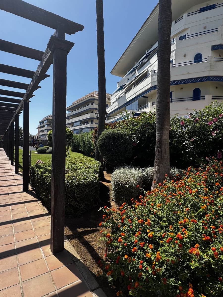 2 soverom Leilighet til salgs i Manilva med svømmebasseng garasje - € 430 000 (Ref: 10140989)