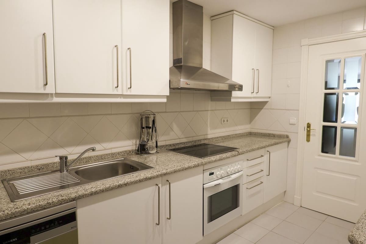 2 sypialnia Apartament na sprzedaż w Benahavis z basenem garażem - 389 000 € (Ref: 10141000)