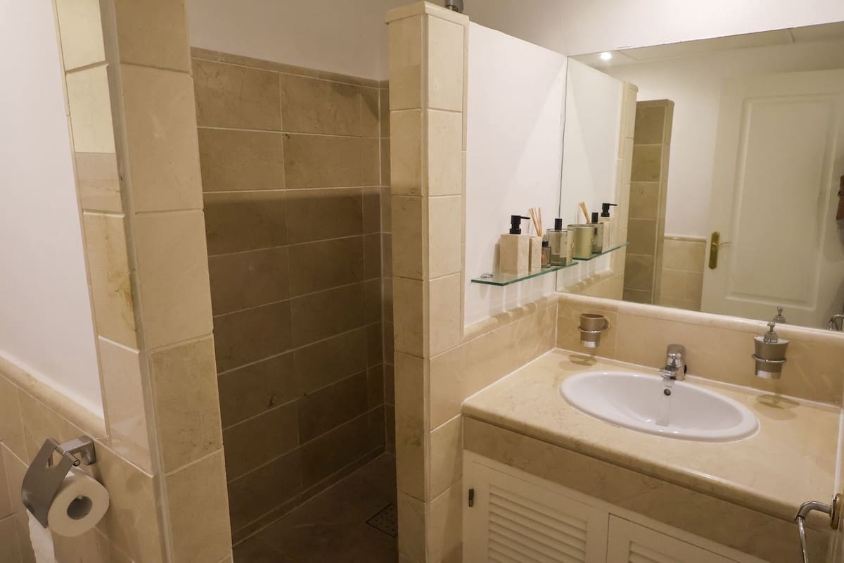 2 sypialnia Apartament na sprzedaż w Benahavis z basenem garażem - 389 000 € (Ref: 10141000)
