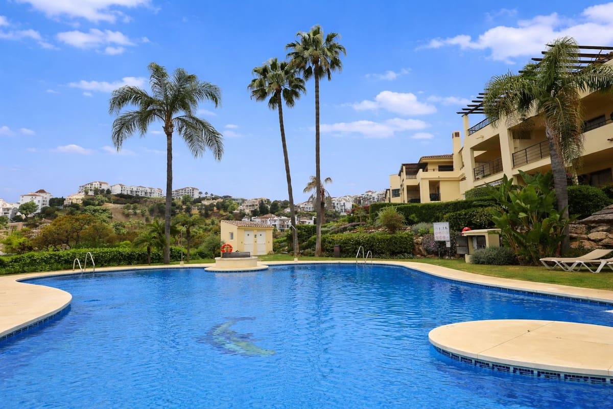 2 sypialnia Apartament na sprzedaż w Benahavis z basenem garażem - 389 000 € (Ref: 10141000)