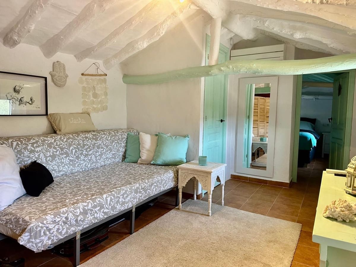 2 soverom Villa til salgs i Villanueva de Algaidas med svømmebasseng garasje - € 215 000 (Ref: 10141026)