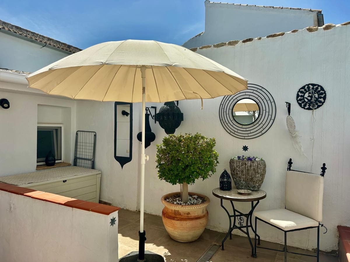 2 soverom Villa til salgs i Villanueva de Algaidas med svømmebasseng garasje - € 215 000 (Ref: 10141026)