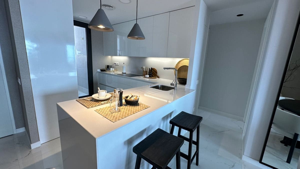 2 soveværelse Lejlighed til salg i Benidorm med swimmingpool garage - € 800.000 (Ref: 10141047)