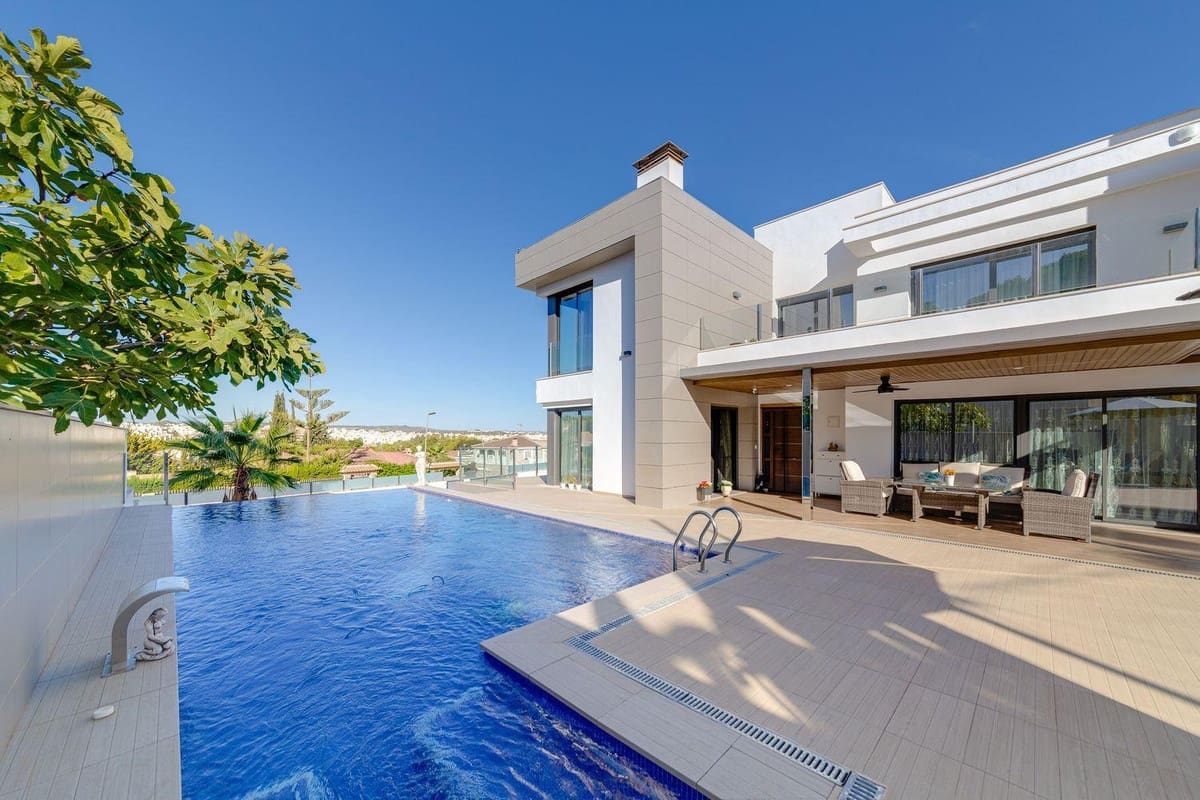 3 sovrum Villa till salu i Orihuela med pool garage - 1 275 000 € (Ref: 10141259)