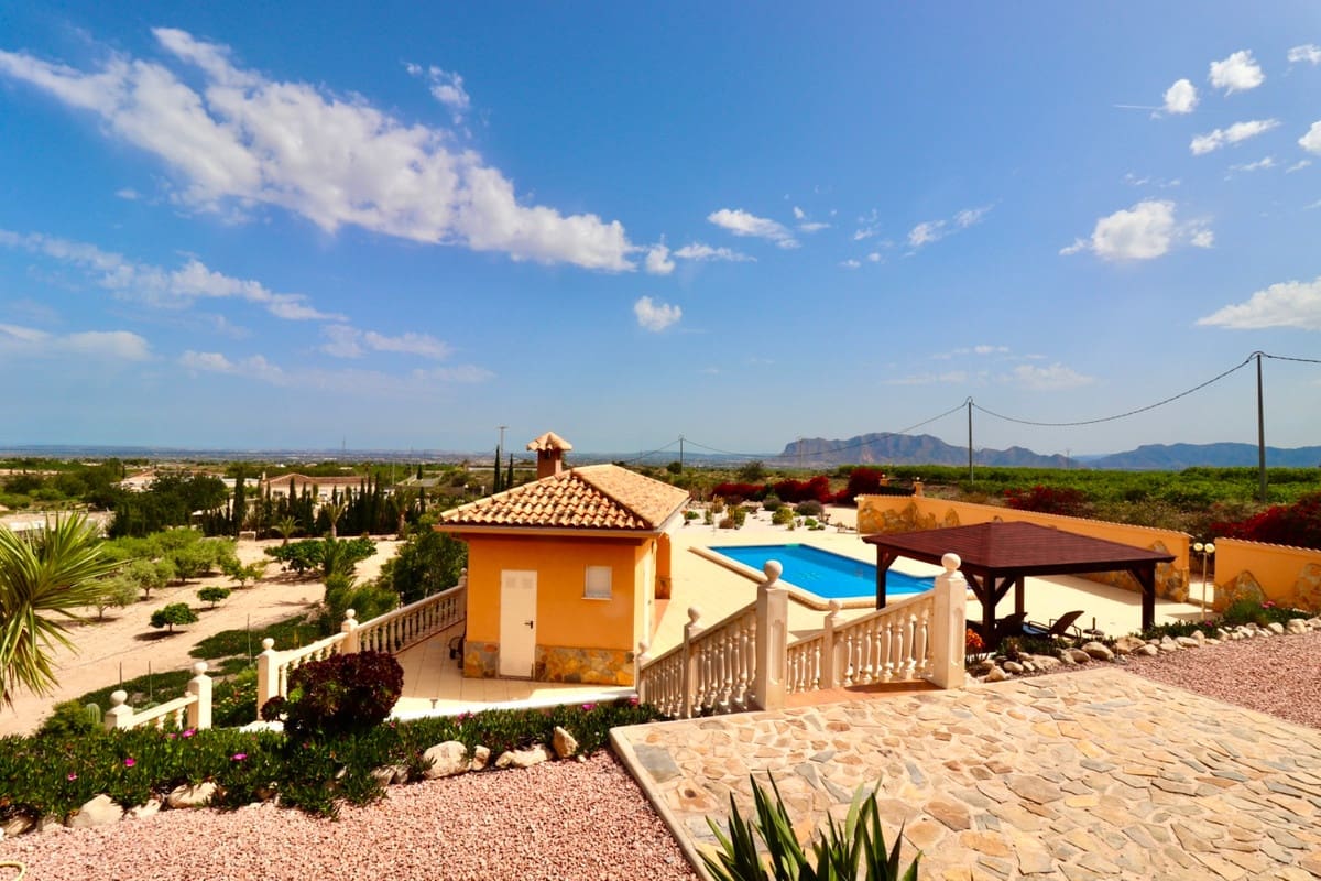 Chalet de 4 habitaciones en Albatera en venta con piscina garaje - 540.000 € (Ref: 10141269)