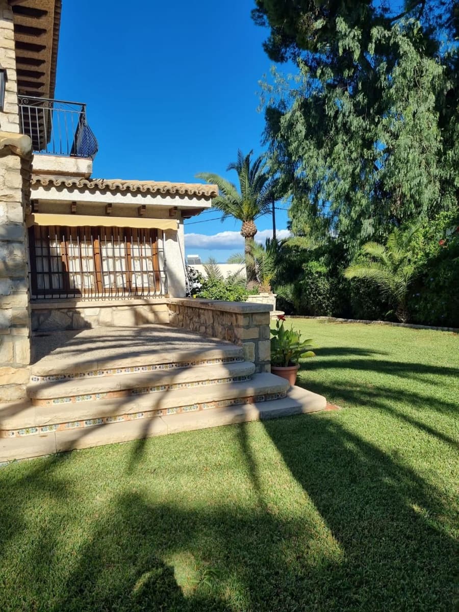 6 Zimmer Villa zu verkaufen in Alicante / Alacant Stadt mit Pool Garage - 1.350.000 € (Ref: 10141271)