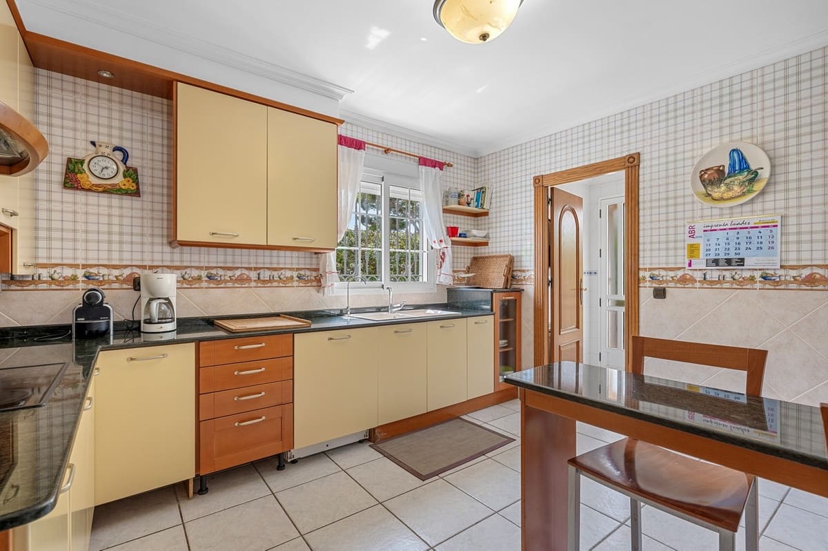 6 soverom Villa til salgs i La Mata med svømmebasseng - € 950 000 (Ref: 10141288)