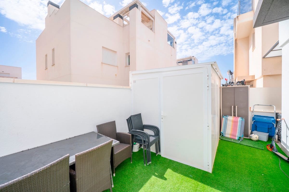 5 soveværelse Villa til salg i Torrevieja med swimmingpool - € 559.000 (Ref: 10141289)