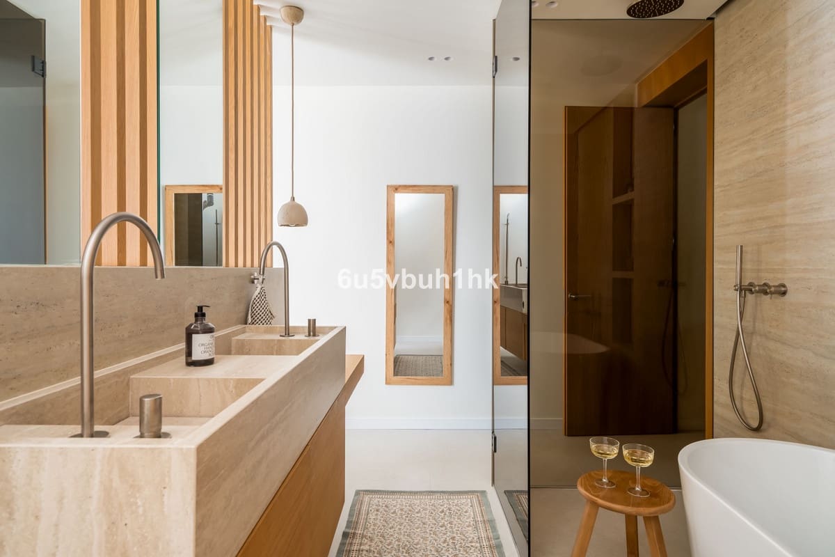 4 soverom Hus til salgs i Nueva Andalucia med svømmebasseng garasje - € 1 575 000 (Ref: 10142140)