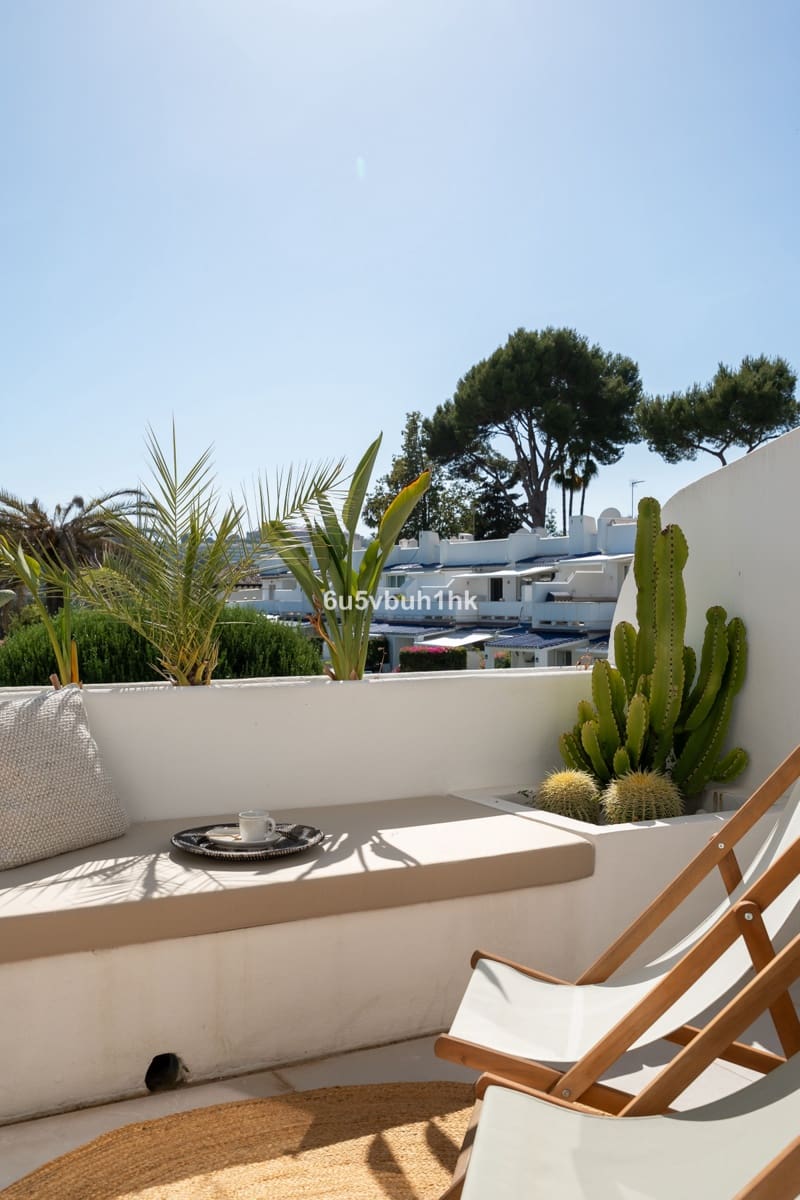 4 soverom Hus til salgs i Nueva Andalucia med svømmebasseng garasje - € 1 575 000 (Ref: 10142140)