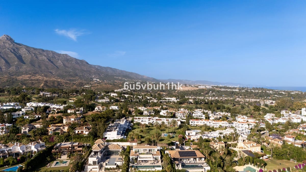 4 soverom Hus til salgs i Nueva Andalucia med svømmebasseng garasje - € 1 575 000 (Ref: 10142140)