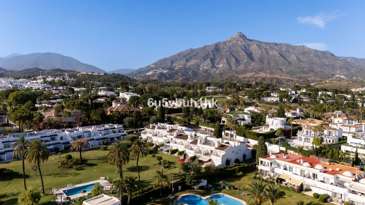 4 soverom Hus til salgs i Nueva Andalucia med svømmebasseng garasje - € 1 575 000 (Ref: 10142140)