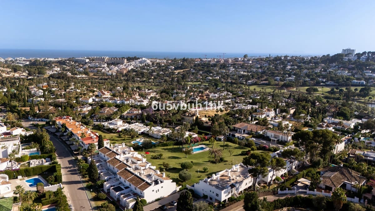 4 soverom Hus til salgs i Nueva Andalucia med svømmebasseng garasje - € 1 575 000 (Ref: 10142140)