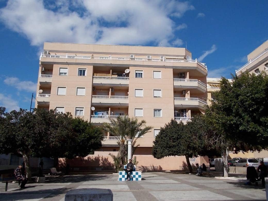 2 soverom Penthouse til salgs i Torrevieja med svømmebasseng - € 173 000 (Ref: 10142146)