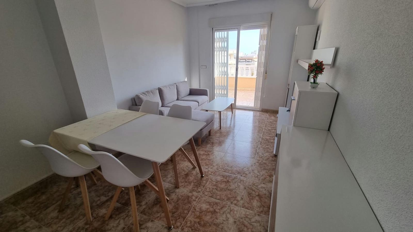 2 soverom Penthouse til salgs i Torrevieja med svømmebasseng - € 173 000 (Ref: 10142146)