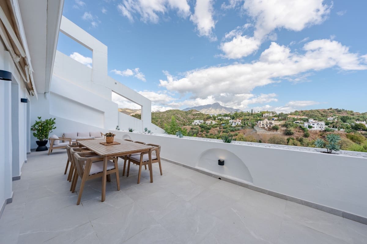 3 slaapkamer Appartement te koop in La Quinta met zwembad garage - € 835.000 (Ref: 10142148)