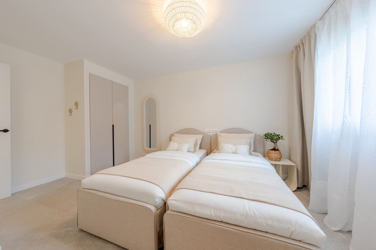 3 slaapkamer Appartement te koop in La Quinta met zwembad garage - € 835.000 (Ref: 10142148)