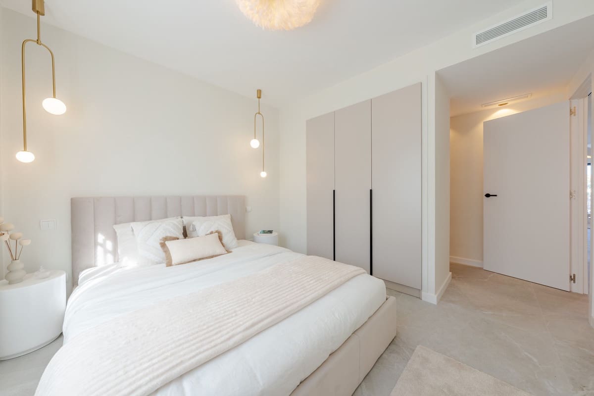 3 slaapkamer Appartement te koop in La Quinta met zwembad garage - € 835.000 (Ref: 10142148)
